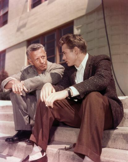   Nicholas Ray directs James Dean during the filming of 'Rebel Without a Cause.'