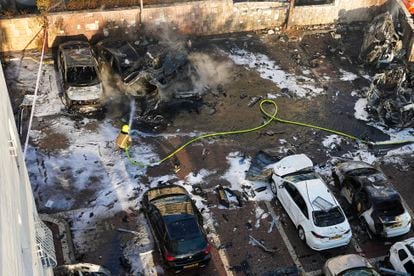 A firefighter battles burning vehicles after the Palestinian missile attack on Ashkelon.