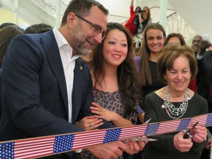 US Ambassador James Costos with American Space director Jean Choi and IIE president Margery Resnick.