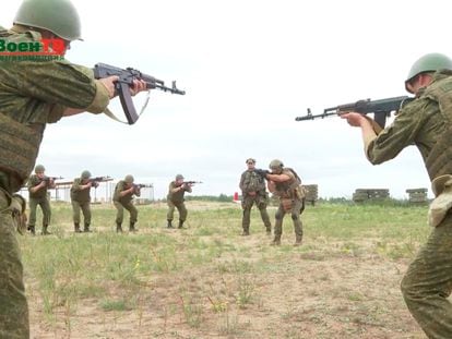 A fighter from Russian Wagner mercenary group conducts training for Belarusian soldiers on a range near the town of Osipovichi, Belarus, on July 14, 2023, in this still image taken from video.