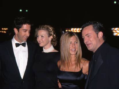 David Schwimmer, Lisa Kudrow, Jennifer Aniston and Matthew Perry on the red carpet at the People's Choice Awards in Los Angeles, California, on January 9, 2000.