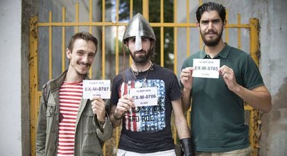 Three hopefuls auditioning for Game of Thrones in Malpartida de Cáceres.
