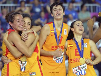 Members of the Spanish team celebrate their victory in Orchies on Sunday.