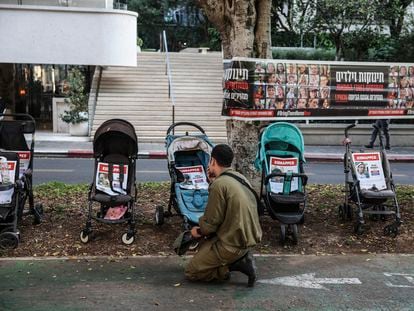 A soldier in front of a memorial for the hostages kidnapped on October 7, on a street in central Tel Aviv, on November 5.