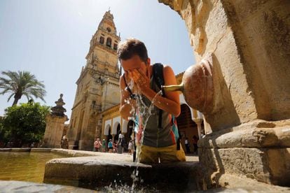 A tourist in Córdoba, which is on orange alert for the heatwave.