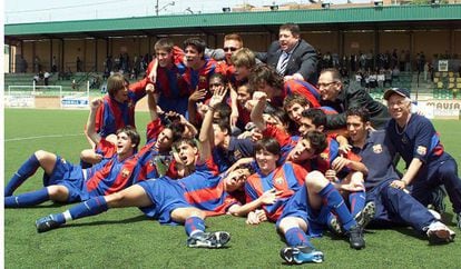 Leo Messi (front right), Cesc Fàbregas (to his right) and Gerard Piqué (back row) with the Barcelona youth team in 2003.