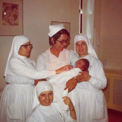 The newly born Randy, surrounded by nuns at the San Ramón sanatorium in Málaga in June 1971.