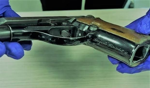 Pinochet's name engraved on the pistol grip.