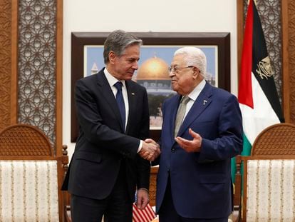 Antony Blinken and Mahmoud Abbas at the headquarters of the Palestinian National Authority in Ramallah, on February 7.