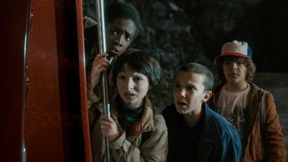 (l-r) Caleb McLaughlin, Finn Wolfhard, Millie Bobby Brown and Gaten Matarazzo on the first series of 'Stranger Things.'