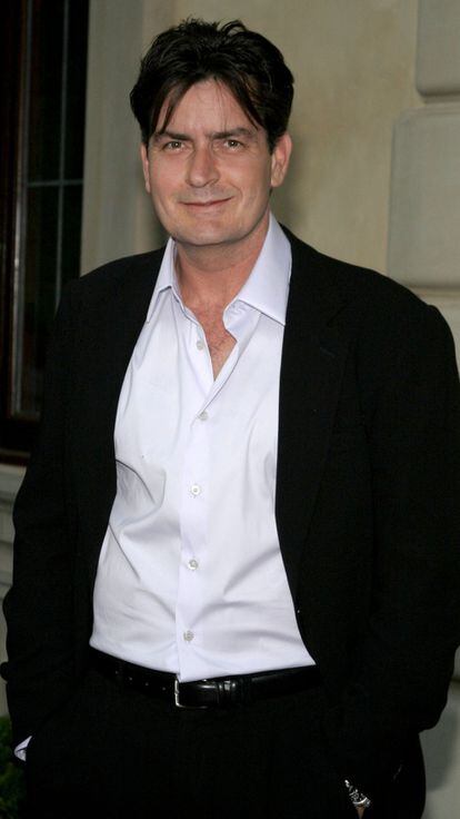 The notorious American actor professionally known as Charlie Sheen was born Carlos Estévez – a sign of his Spanish roots. Once the highest-paid star in television, charging over €1.5 million per episode of the hit show ‘Two and a Half Men,’ Charlie Sheen has family links to Parderrubias, a small parish in Pontevedra near the border of Portugal. His grandfather was born there in 1898 but Charlie’s father, acclaimed Hollywood actor Martin Sheen, decided to live in the United States. Charlie’s aunt Carmen continues to live in Spain and spends summers in the family house in Parderrubias, where Martin Sheen often visits. The elder Sheen even has a membership card to the Celta de Vigo soccer club.