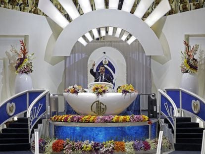 Naasón Joaquín, leader of La Luz del Mundo, standing at the altar inside the flagship temple in Hermosa Provincia, in August 2017.