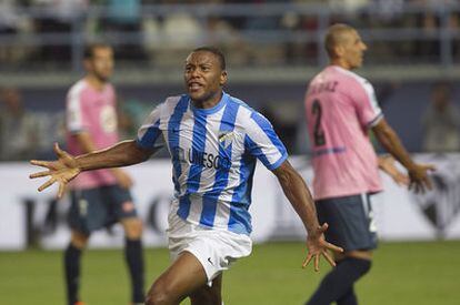 Baptista celebrates after scoring Málaga's winner.