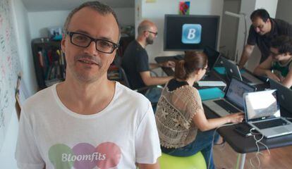 Santi Costa and the Bloomfits team.