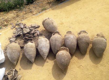 Roman amphorae found in 2016 at El Zaudín Park in Tomares.