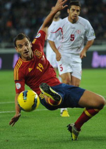 Spain&#039;s Roberto Salgado (l) in action during 2014 World Cup qualifying match against Georgia in Tbilisi.