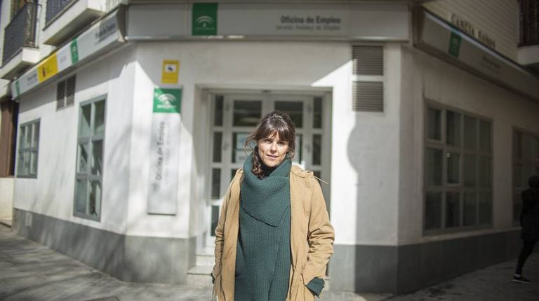 Rocío Hoces outside an employment office in Seville.