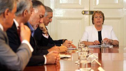 President Michelle Bachelet meets with her Cabinet.