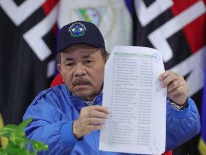 Nicaraguan President Daniel Ortega with the list of 222 political prisoners released by his regime on Thursday.