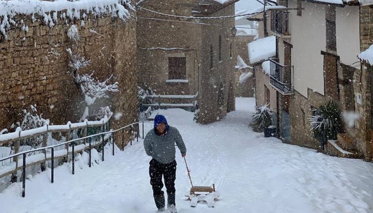 Snowy conditions in Troncón, Teruel.