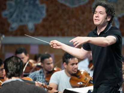 Gustavo Dudamel with the Venezuelan Youth Orchestra in Barcelona