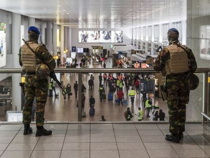 Two soldiers guard Brussels airport in an image from 2019.