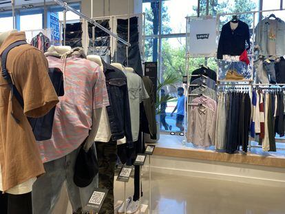 Style: Shopping at 's first physical fashion store