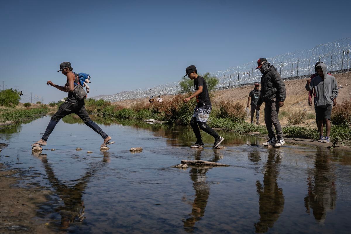August marks highest number of illegal family crossings at US-Mexico border  in four years | U.S. | EL PAÍS English