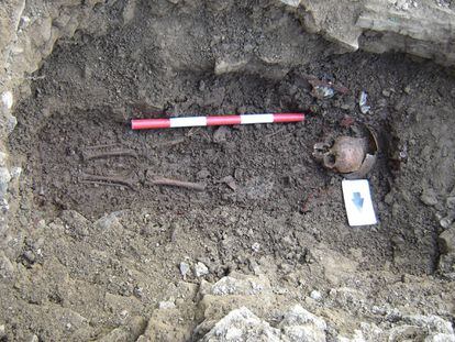 In the church cemetery in Fewston, 54 of the 154 bodies recovered from the first half of the 19th-century were boys and girls between the ages of seven and 20. In this image, one of the exhumed bodies can be seen