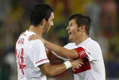 Turkey&#039;s Arda Turan (l) celebrates with his teammate Emre Belozoglu after scoring a goal against Romania in 2010. 