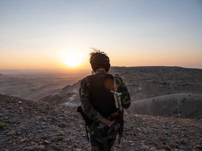 A soldier with the Yemeni army in the desert of Shabwah in mid-November.