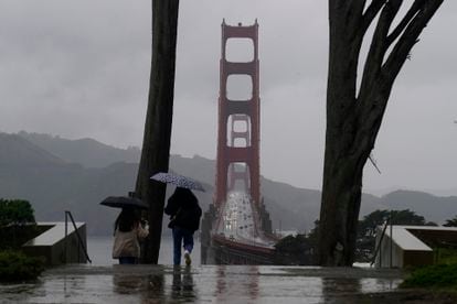 Floods and heavy snow hit California during atmospheric storms