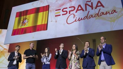 Albert Rivera (middle) at an event Sunday presenting his political platform.
