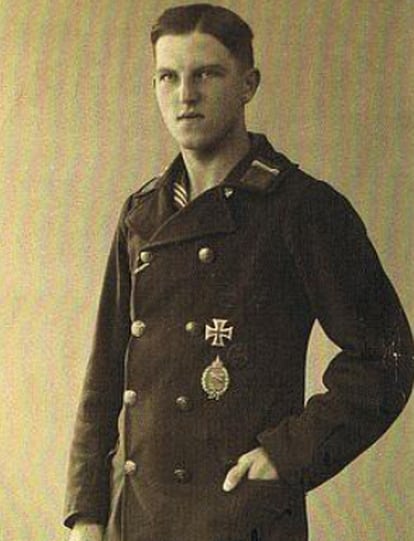 German pilot, Hans Wende. 