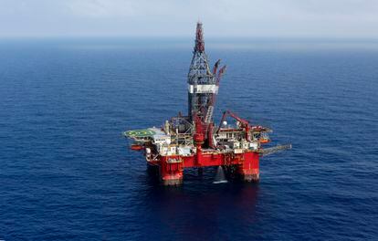 The Centenario deep-water drilling platform off the coast of Veracruz, Mexico, in the Gulf of Mexico, is pictured on November 22, 2013.