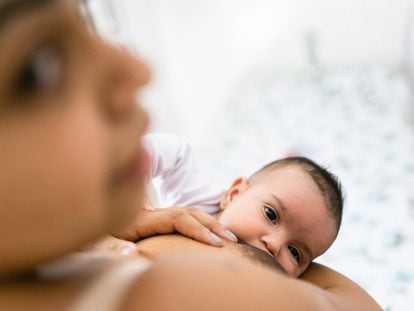Breast milk contains nutritional substances that promote the development and general health of the newborn.