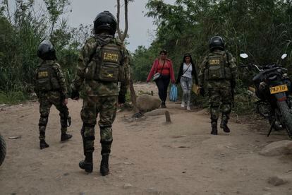 Colombian soldiers patrol the trails near the Simón Bolívar International Bridge in Colombia, on March 29.