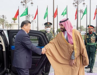 Xi Jinping and Mohamed Bin Salman on December 8, 2022.
