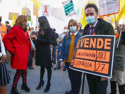 A protest against the government's education reform outside Congress on Thursday.