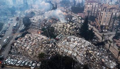  An aerial view taken with a drone of damage at the site of collapsed buildings as rescue works continue after a major earthquake in Hatay, Turkey.