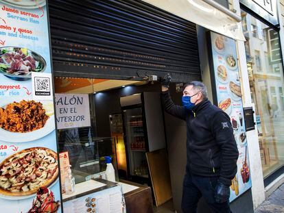 A bar in Valencia shuts down after regional authorities ordered food and drink establishments to close for 14 days.