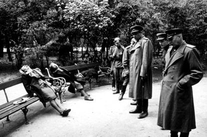 Soviet Army officers observe the bodies of women who committed suicide in a Vienna park at the end of World War II.