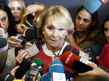 Esperanza Aguirre speaking last week after the arrest of her successor as head of the regional government of Madrid, Ignacio González.