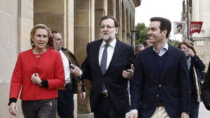 Rajoy (c) in Pamplona on Tuesday.