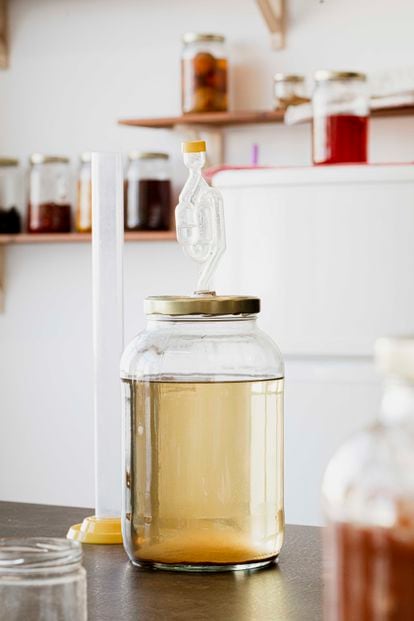 Container for fermenting liquids in a photograph from the book 'Fermentar' by Robert Ruiz. 