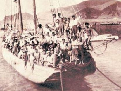 A group of Spaniards arrives in Venezuela from the Canary Islands in 1949.