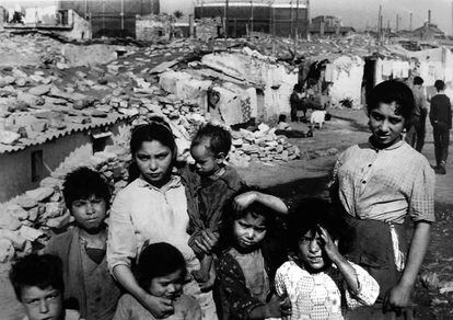 Kids in Somorrostro shantytown in 1958.