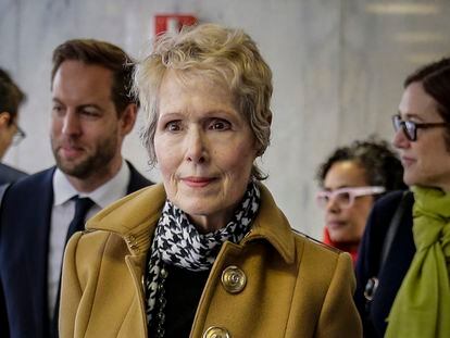 E. Jean Carroll, center, waits to enter a courtroom in New York for her defamation lawsuit against President Donald Trump, on March 4, 2020.