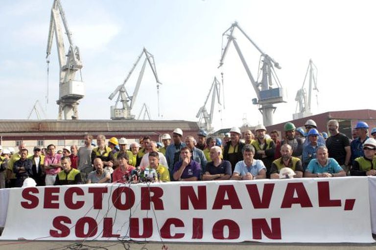 Workers at the Sestao dockyard during a press conference before staging a sit-in to protest Brussels' decision on tax breaks.