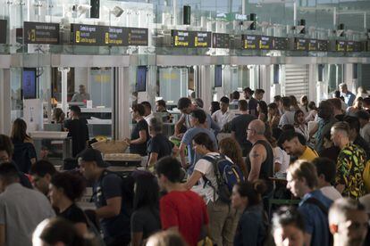 A security checkpoint at El Prat airport. 